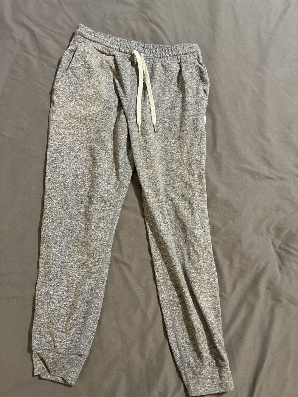 Vuori Women’s S Gray Crop Joggers Pants Yoga Athleisure Streetwear Sportswear